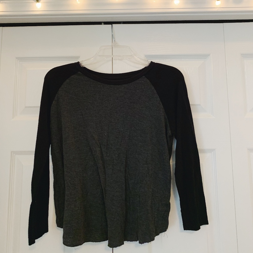 Extremely soft, lightly worn cropped baseball tee!
